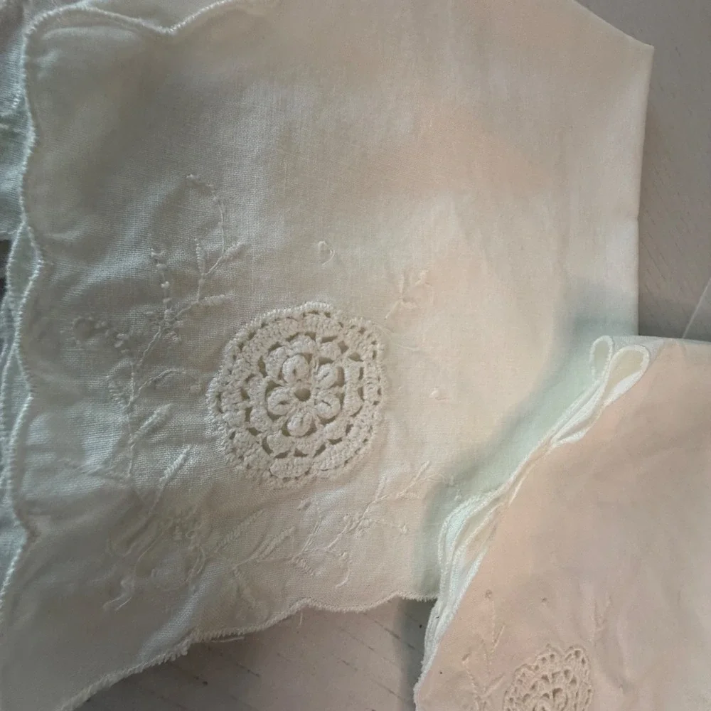 Vintage White Linen Dinner Napkins Set Of 4 Crochet Trim Embroidered Victorian
